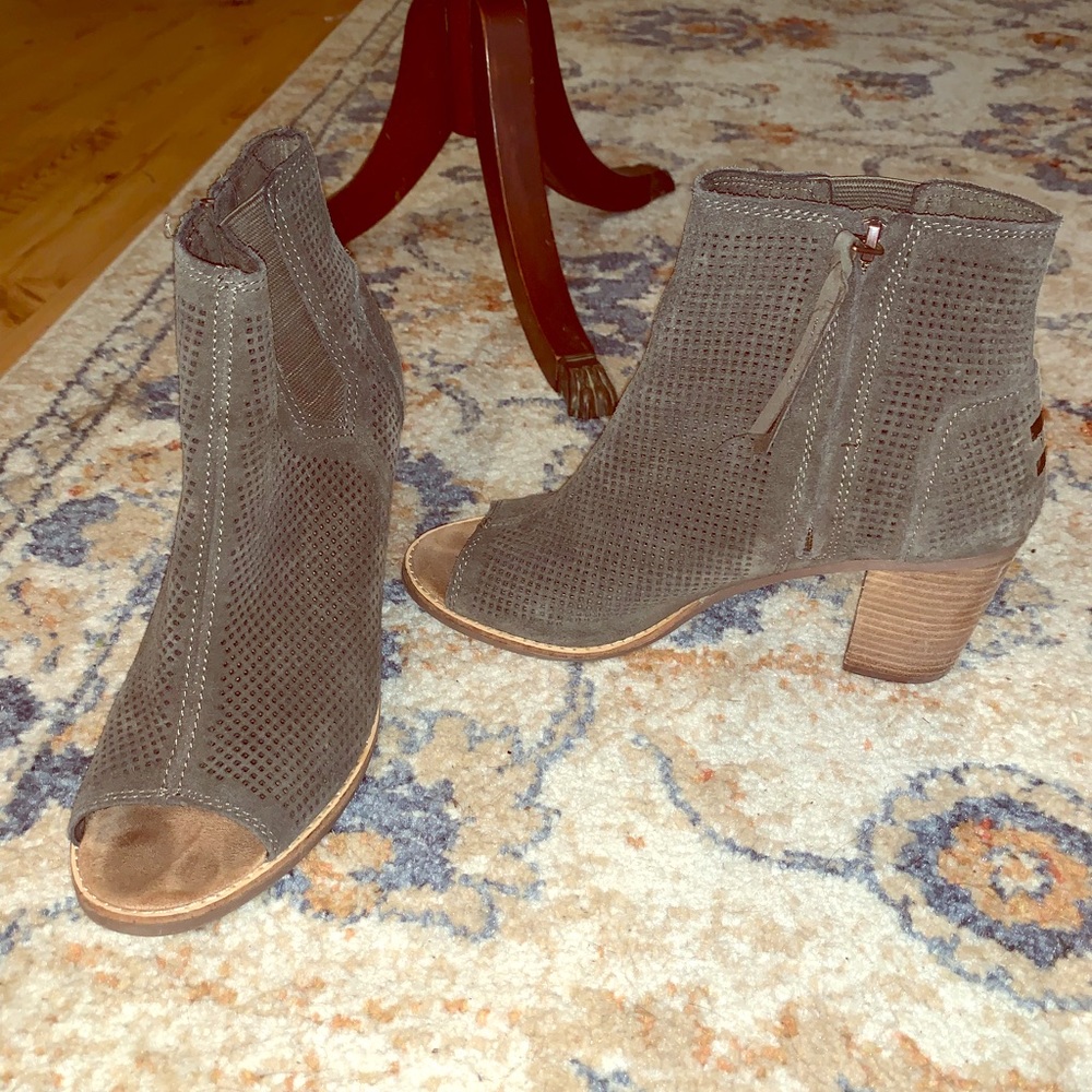 Green TOMS wedges